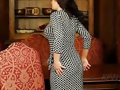 Uzuri hufanya sexy striptease